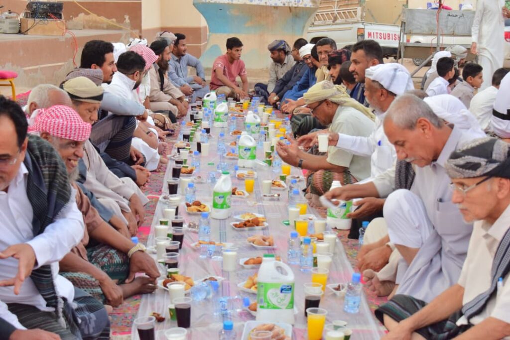 قبيلة آل الشيخ علي هرهرة تقيم إفطارها السنوي الثامن بمديرية القطن وتكرم الطلاب المتفوقين"شاهد الصور" قبيلة آل الشيخ علي هرهرة تقيم إفطارها السنوي الثامن بمديرية القطن وتكرم الطلاب المتفوقين"شاهد الصور"