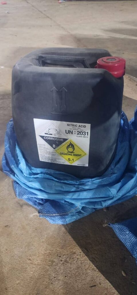 الجمارك تضبط كميات كبيرة من الأدوية المهربة والمواد المقيدة في منفذ الوديعة "شاهد الصور" الجمارك تضبط كميات كبيرة من الأدوية المهربة والمواد المقيدة في منفذ الوديعة "شاهد الصور"