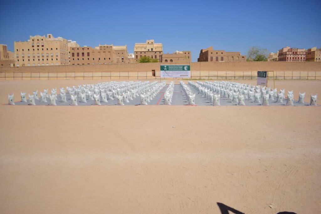 مدير عام شبام يدشّن مشروع توزيع زكاة الفطر بالمديرية لـ 1200 أسرة بدعم مركز الملك سلمان للإغاثة والأعمال الإنسانية مدير عام شبام يدشّن مشروع توزيع زكاة الفطر بالمديرية لـ 1200 أسرة بدعم مركز الملك سلمان للإغاثة والأعمال الإنسانية