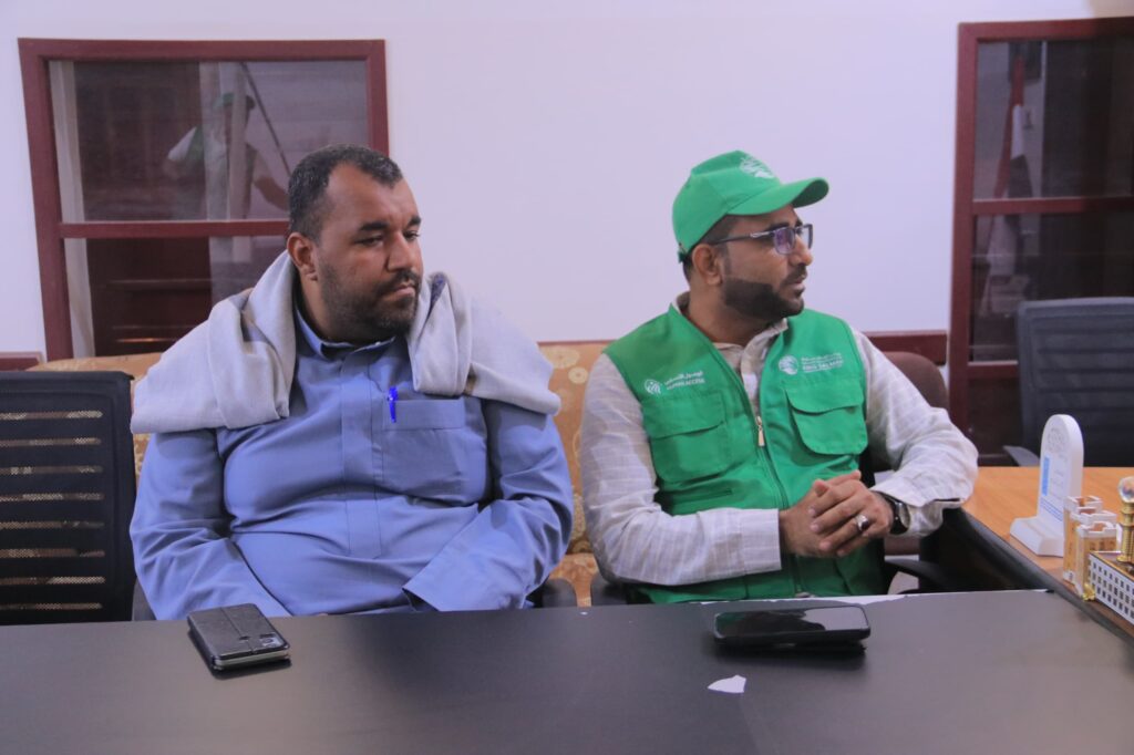 مدير عام شبام يدشّن مشروع توزيع زكاة الفطر بالمديرية لـ 1200 أسرة بدعم مركز الملك سلمان للإغاثة والأعمال الإنسانية مدير عام شبام يدشّن مشروع توزيع زكاة الفطر بالمديرية لـ 1200 أسرة بدعم مركز الملك سلمان للإغاثة والأعمال الإنسانية