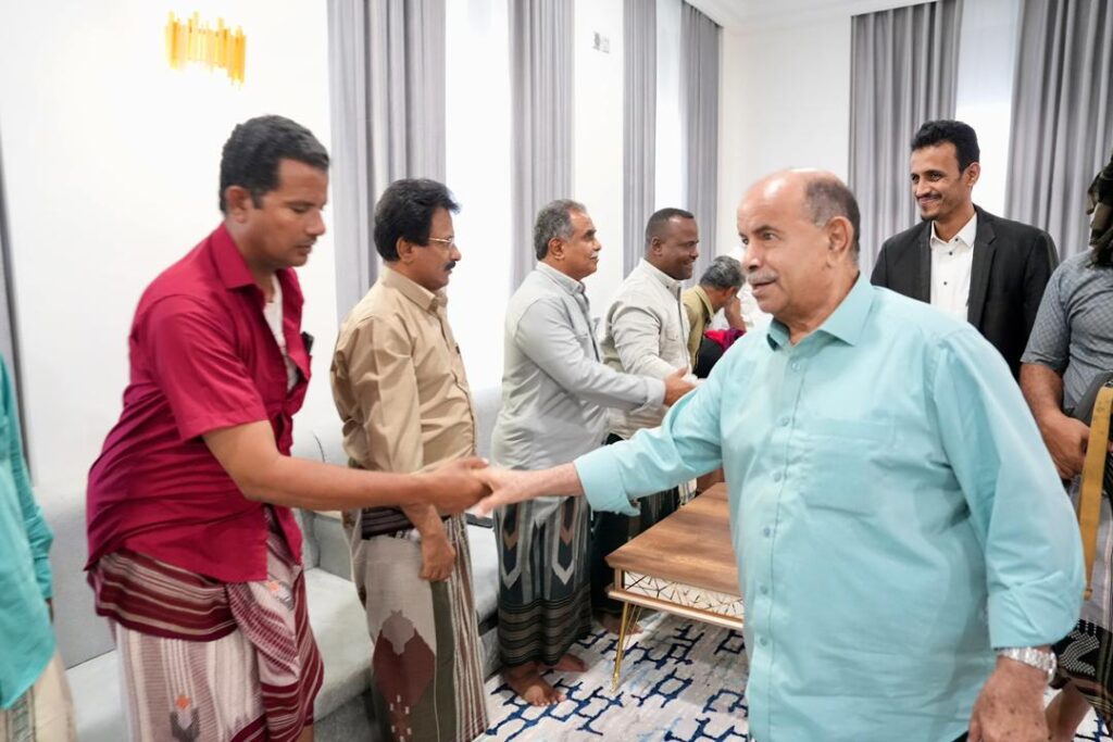 عضو مجلس القيادة محافظ حضرموت يكرم أسر شهداء الحراك الجنوبي في مأدبة إفطار وأمسية رمضانية عضو مجلس القيادة محافظ حضرموت يكرم أسر شهداء الحراك الجنوبي في مأدبة إفطار وأمسية رمضانية