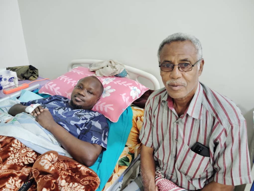 قيادة مكتب مؤتمر حصرموت الجامع بالمكلا تطمئن على صحة الشاب "باعشرة" عقب نجاح عمليته الجراحية قيادة مكتب مؤتمر حصرموت الجامع بالمكلا تطمئن على صحة الشاب "باعشرة" عقب نجاح عمليته الجراحية