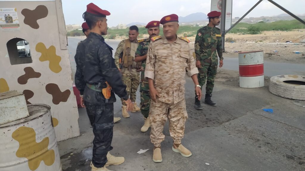 قائد لواء الريان العميد ركن خالد أحمد التميمي يستقبل تهاني عيد الفطر مع منتسبي اللواء ويتفقد مواقعهم العسكرية قائد لواء الريان العميد ركن خالد أحمد التميمي يستقبل تهاني عيد الفطر مع منتسبي اللواء ويتفقد مواقعهم العسكرية