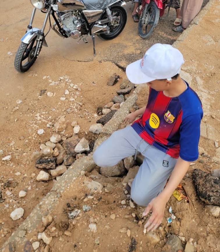 في ثاني أيام العيد.. مبادرة أنت وطن تواصل عطاءها بإزالة آثار الأمطار وتسهيل حركة السير بمدينة سيئون في ثاني أيام العيد.. مبادرة أنت وطن تواصل عطاءها بإزالة آثار الأمطار وتسهيل حركة السير بمدينة سيئون