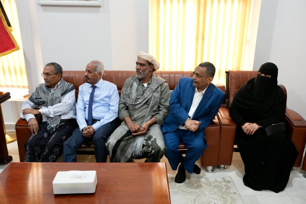 عضو مجلس القيادة الخنبشي يلتقي عدد من أعضاء هيئة رئاسة مجلس حضرموت الوطني عضو مجلس القيادة الخنبشي يلتقي عدد من أعضاء هيئة رئاسة مجلس حضرموت الوطني