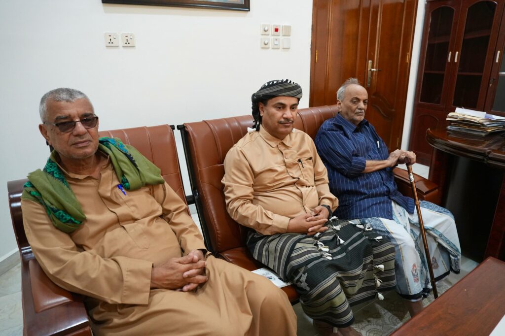 عضو مجلس القيادة الخنبشي يلتقي عدد من أعضاء هيئة رئاسة مجلس حضرموت الوطني عضو مجلس القيادة الخنبشي يلتقي عدد من أعضاء هيئة رئاسة مجلس حضرموت الوطني