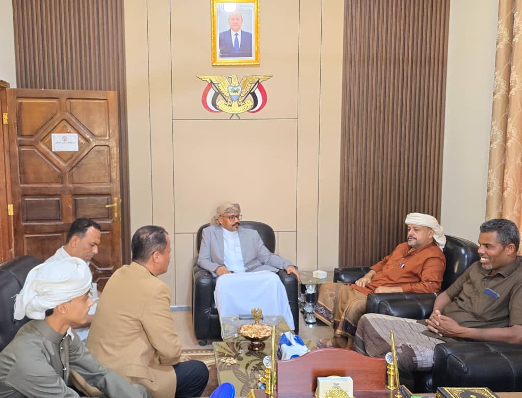 مدير عام مصلحة شؤون القبائل بوادي وصحراء حضرموت يستقبل المهنئين بمناسبة عيد الفطر المبارك مدير عام مصلحة شؤون القبائل بوادي وصحراء حضرموت يستقبل المهنئين بمناسبة عيد الفطر المبارك