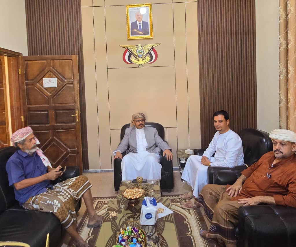 مدير عام مصلحة شؤون القبائل بوادي وصحراء حضرموت يستقبل المهنئين بمناسبة عيد الفطر المبارك مدير عام مصلحة شؤون القبائل بوادي وصحراء حضرموت يستقبل المهنئين بمناسبة عيد الفطر المبارك