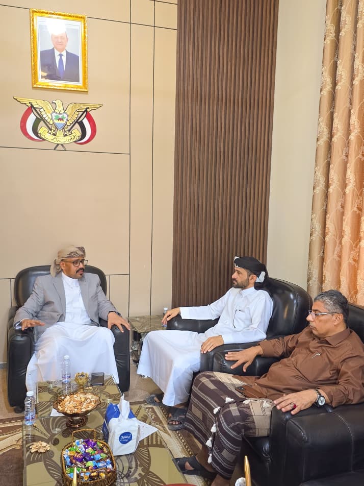 مدير عام مصلحة شؤون القبائل بوادي وصحراء حضرموت يستقبل المهنئين بمناسبة عيد الفطر المبارك مدير عام مصلحة شؤون القبائل بوادي وصحراء حضرموت يستقبل المهنئين بمناسبة عيد الفطر المبارك