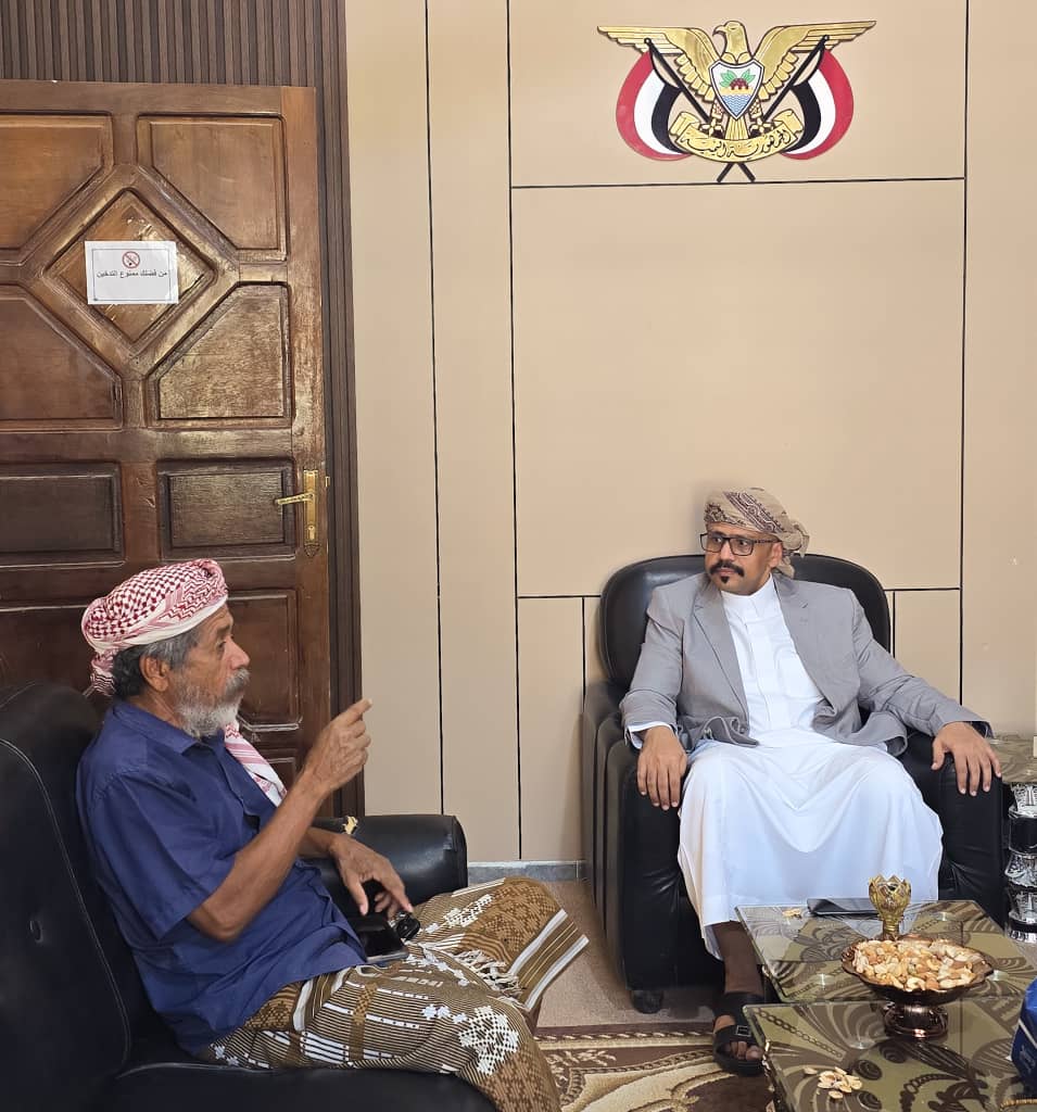 مدير عام مصلحة شؤون القبائل بوادي وصحراء حضرموت يستقبل المهنئين بمناسبة عيد الفطر المبارك مدير عام مصلحة شؤون القبائل بوادي وصحراء حضرموت يستقبل المهنئين بمناسبة عيد الفطر المبارك