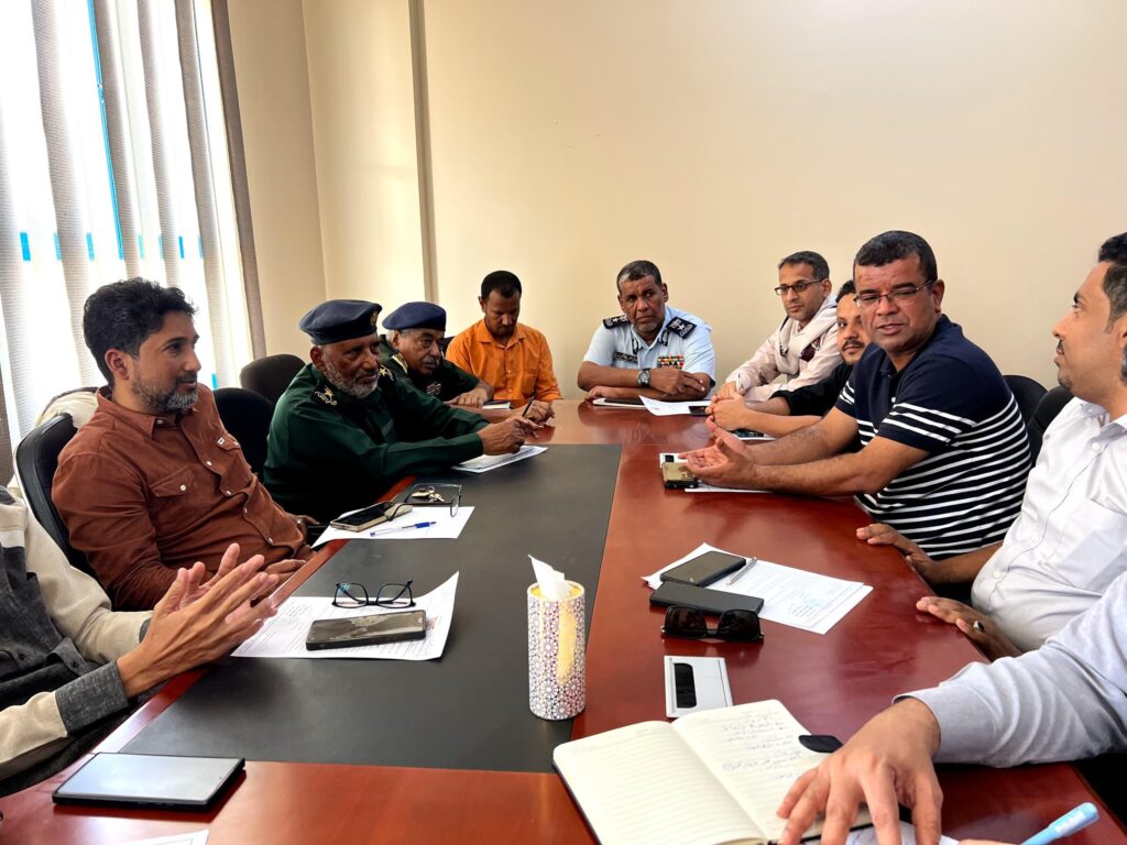 بناء على تعميم عضو مجلس القيادة محافظ حضرموت.. الوكيل الجيلاني يترأس اجتماع لجنة الطوارئ بساحل حضرموت لرفع الجاهزية لمواجهة التقلبات الجوية بناء على تعميم عضو مجلس القيادة محافظ حضرموت.. الوكيل الجيلاني يترأس اجتماع لجنة الطوارئ بساحل حضرموت لرفع الجاهزية لمواجهة التقلبات الجوية