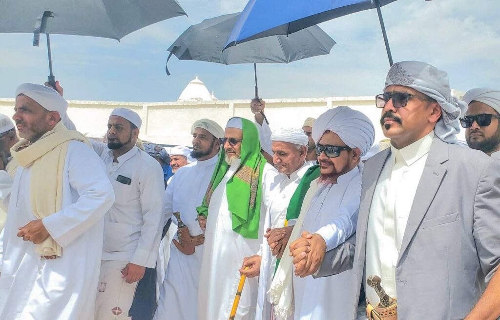 حضور سلاطين ومشايخ يافع بني مالك بحضرموت من آل الشيخ علي هرهرة في مراسيم تنصيب منصب آل الشيخ أبوبكر بن سالم بعينات حضور سلاطين ومشايخ يافع بني مالك بحضرموت من آل الشيخ علي هرهرة في مراسيم تنصيب منصب آل الشيخ أبوبكر بن سالم بعينات