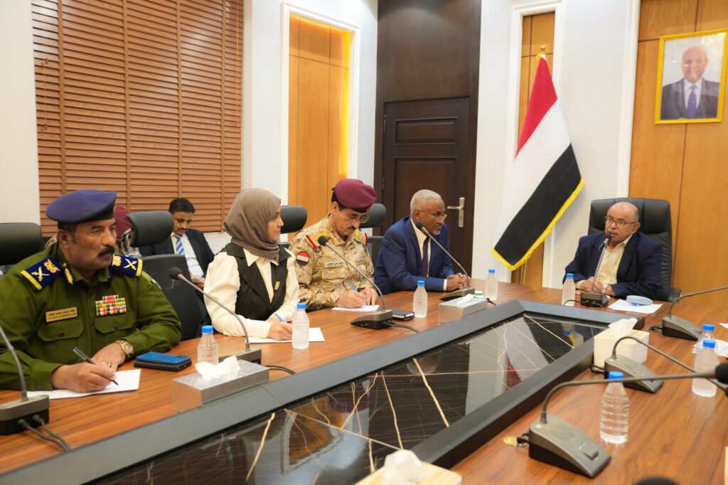 عضو مجلس القيادة محافظ حضرموت يترأس اجتماعاً استثنائياً للمكتب التنفيذي بحضور حكومي رفيع عضو مجلس القيادة محافظ حضرموت يترأس اجتماعاً استثنائياً للمكتب التنفيذي بحضور حكومي رفيع