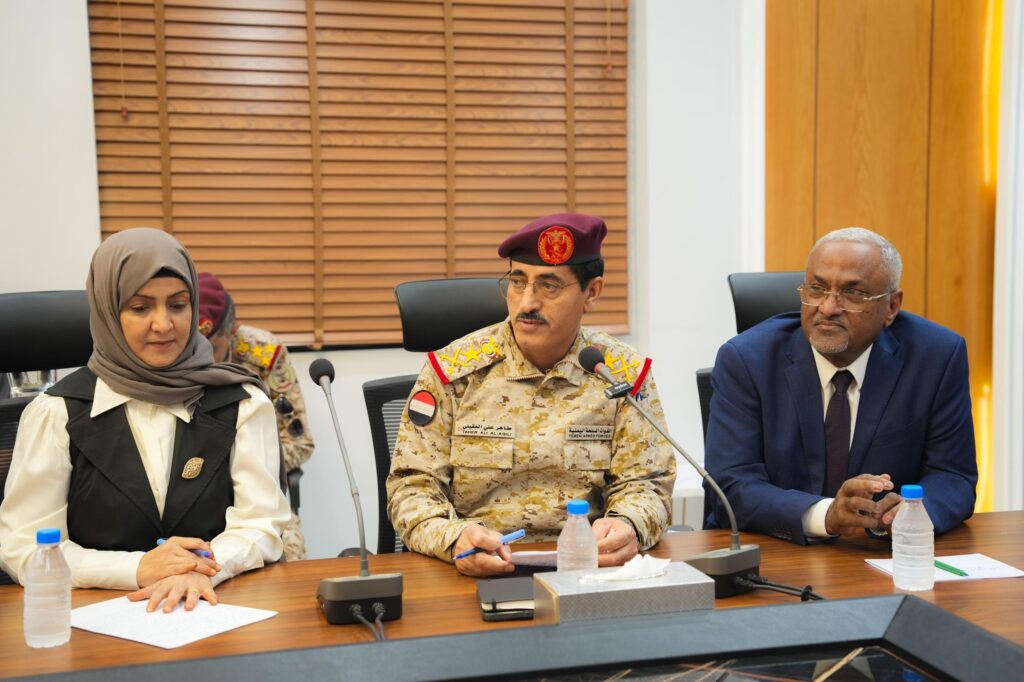 عضو مجلس القيادة محافظ حضرموت يترأس اجتماعاً استثنائياً للمكتب التنفيذي بحضور حكومي رفيع عضو مجلس القيادة محافظ حضرموت يترأس اجتماعاً استثنائياً للمكتب التنفيذي بحضور حكومي رفيع