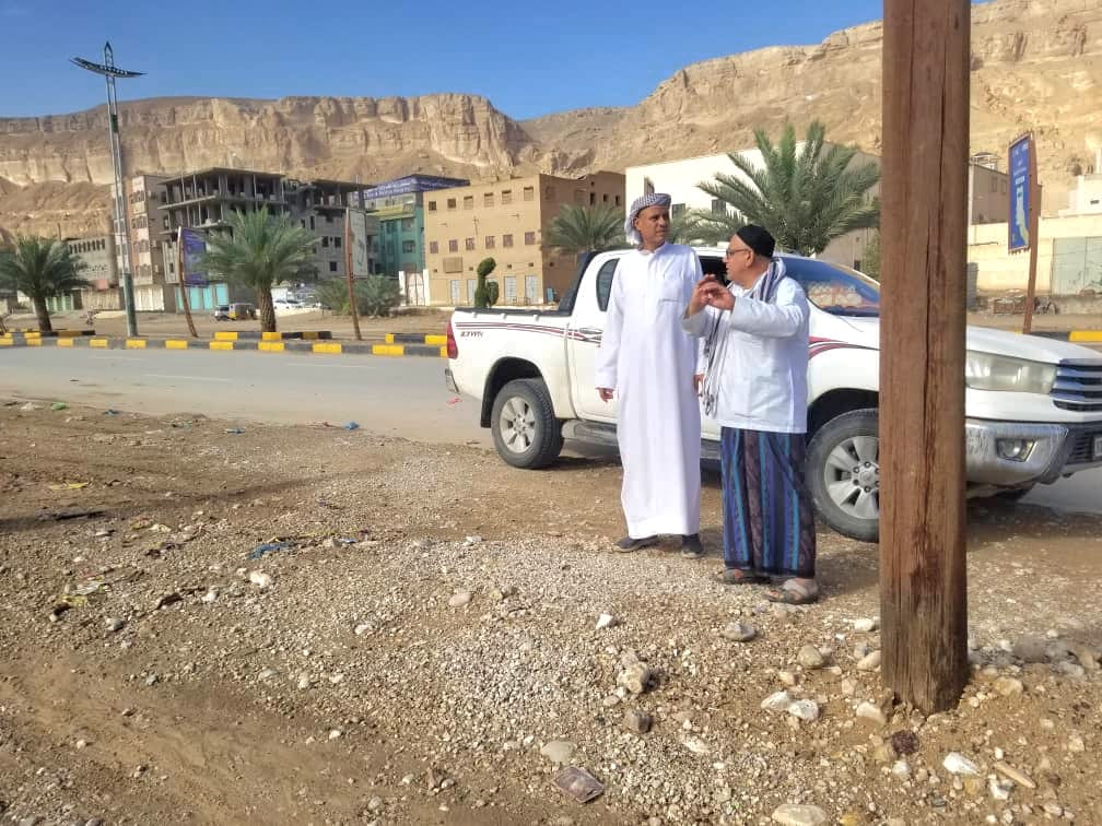 مدير عام سيئون يطلع ميدانيا على أضرار الأمطار والسيول بعدد من مناطق المديرية ويوجه بسرعة المعالجة. مدير عام سيئون يطلع ميدانيا على أضرار الأمطار والسيول بعدد من مناطق المديرية ويوجه بسرعة المعالجة.