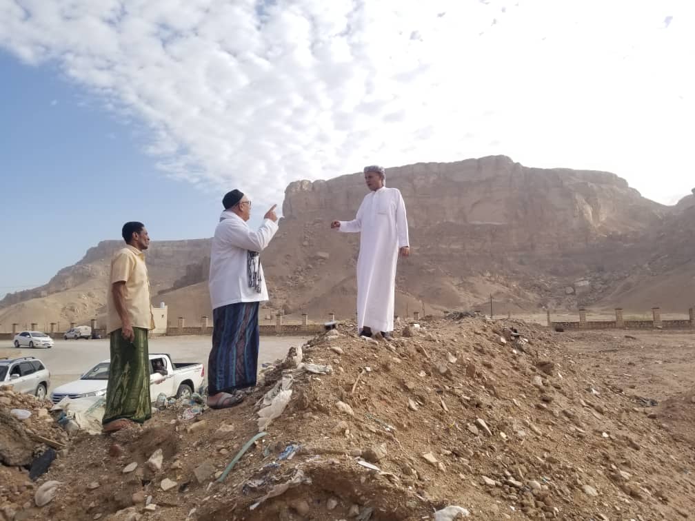 مدير عام سيئون يطلع ميدانيا على أضرار الأمطار والسيول بعدد من مناطق المديرية ويوجه بسرعة المعالجة. مدير عام سيئون يطلع ميدانيا على أضرار الأمطار والسيول بعدد من مناطق المديرية ويوجه بسرعة المعالجة.