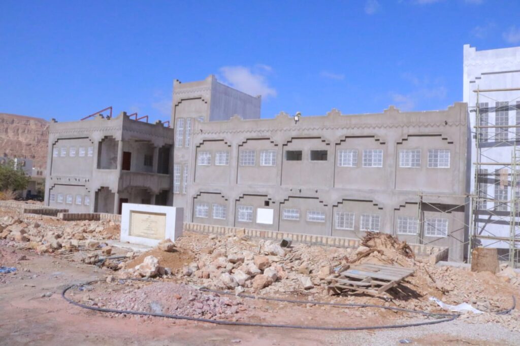 مدير عام سيئون يتفقد سير التعليم ويطلع على المبنى الجديد بثانوية الصبان ويزور مكتب التربية بالمديرية. مدير عام سيئون يتفقد سير التعليم ويطلع على المبنى الجديد بثانوية الصبان ويزور مكتب التربية بالمديرية.