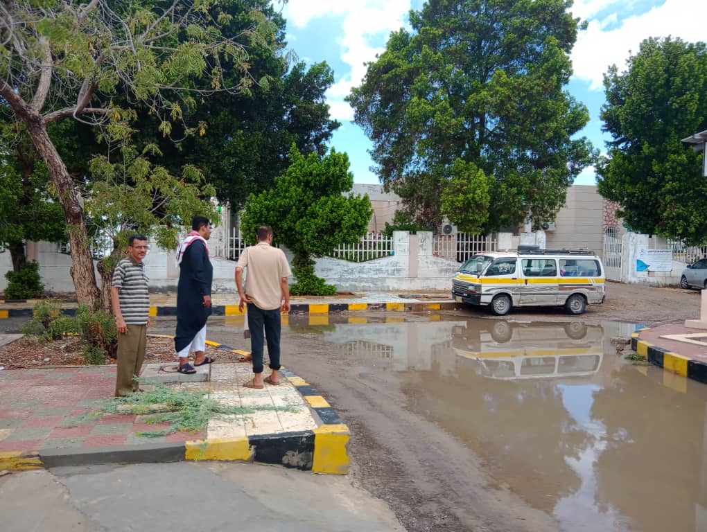 جولة ميدانية لتعزيز القطاع الصحي بساحل حضرموت.. بن نويصر يتفقد أبرز المرافق ويؤكد: تحسين الخدمات أولوية مستمرة جولة ميدانية لتعزيز القطاع الصحي بساحل حضرموت.. بن نويصر يتفقد أبرز المرافق ويؤكد: تحسين الخدمات أولوية مستمرة