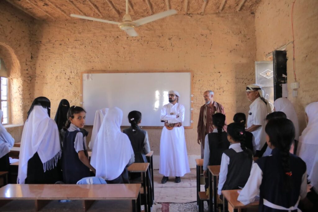 نزول ميداني لمدير عام شبام للاطلاع على أضرار الأمطار والسيول التي لحقت بمدارس المديرية ويوجه بمعالجات عاجلة نزول ميداني لمدير عام شبام للاطلاع على أضرار الأمطار والسيول التي لحقت بمدارس المديرية ويوجه بمعالجات عاجلة