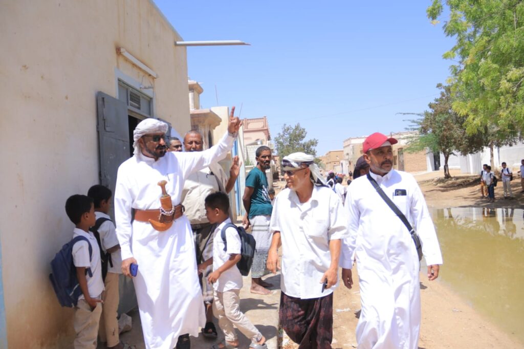 نزول ميداني لمدير عام شبام للاطلاع على أضرار الأمطار والسيول التي لحقت بمدارس المديرية ويوجه بمعالجات عاجلة نزول ميداني لمدير عام شبام للاطلاع على أضرار الأمطار والسيول التي لحقت بمدارس المديرية ويوجه بمعالجات عاجلة