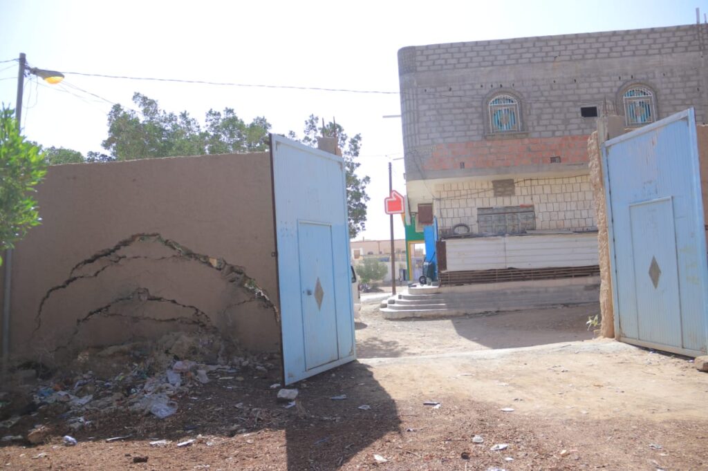 نزول ميداني لمدير عام شبام للاطلاع على أضرار الأمطار والسيول التي لحقت بمدارس المديرية ويوجه بمعالجات عاجلة نزول ميداني لمدير عام شبام للاطلاع على أضرار الأمطار والسيول التي لحقت بمدارس المديرية ويوجه بمعالجات عاجلة
