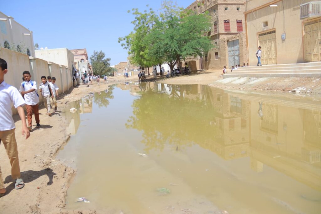 نزول ميداني لمدير عام شبام للاطلاع على أضرار الأمطار والسيول التي لحقت بمدارس المديرية ويوجه بمعالجات عاجلة نزول ميداني لمدير عام شبام للاطلاع على أضرار الأمطار والسيول التي لحقت بمدارس المديرية ويوجه بمعالجات عاجلة