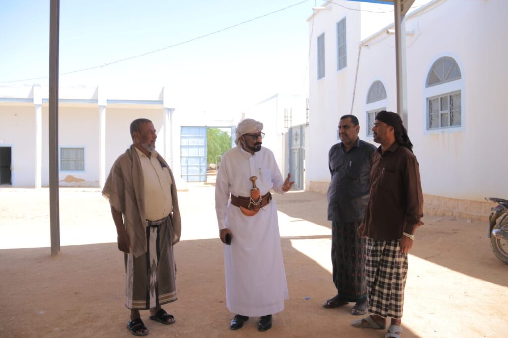 نزول ميداني لمدير عام شبام للاطلاع على أضرار الأمطار والسيول التي لحقت بمدارس المديرية ويوجه بمعالجات عاجلة نزول ميداني لمدير عام شبام للاطلاع على أضرار الأمطار والسيول التي لحقت بمدارس المديرية ويوجه بمعالجات عاجلة