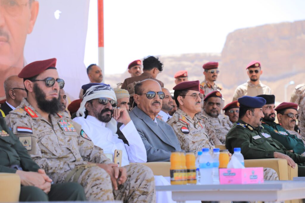 الوكيل بارباع يستقبل وزير الدفاع ويترأس اجتماعًا أمنيًا وعسكريًا موسعًا بوادي وصحراء حضرموت الوكيل بارباع يستقبل وزير الدفاع ويترأس اجتماعًا أمنيًا وعسكريًا موسعًا بوادي وصحراء حضرموت