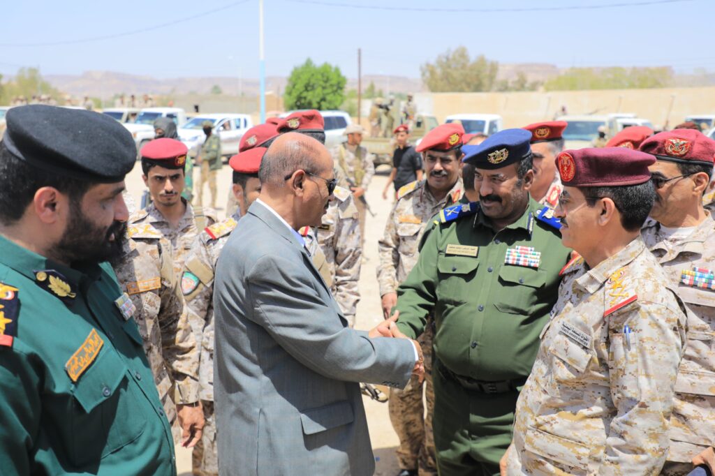 الوكيل بارباع يستقبل وزير الدفاع ويترأس اجتماعًا أمنيًا وعسكريًا موسعًا بوادي وصحراء حضرموت الوكيل بارباع يستقبل وزير الدفاع ويترأس اجتماعًا أمنيًا وعسكريًا موسعًا بوادي وصحراء حضرموت