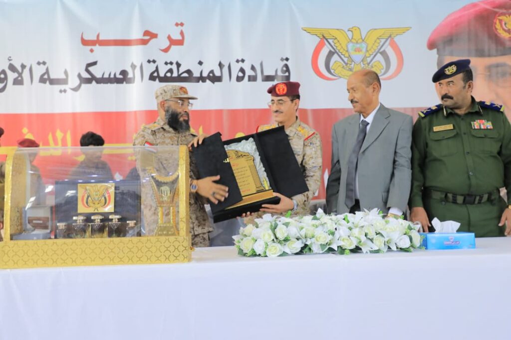 الوكيل بارباع يستقبل وزير الدفاع ويترأس اجتماعًا أمنيًا وعسكريًا موسعًا بوادي وصحراء حضرموت الوكيل بارباع يستقبل وزير الدفاع ويترأس اجتماعًا أمنيًا وعسكريًا موسعًا بوادي وصحراء حضرموت