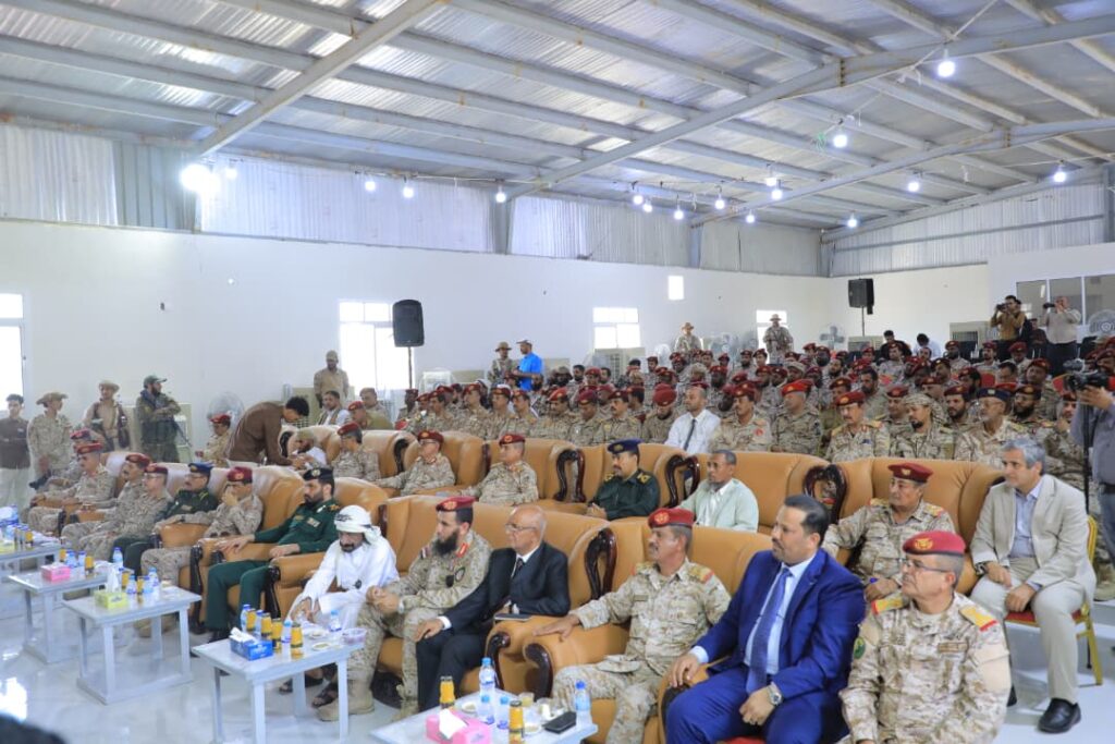 الوكيل بارباع يستقبل وزير الدفاع ويترأس اجتماعًا أمنيًا وعسكريًا موسعًا بوادي وصحراء حضرموت الوكيل بارباع يستقبل وزير الدفاع ويترأس اجتماعًا أمنيًا وعسكريًا موسعًا بوادي وصحراء حضرموت