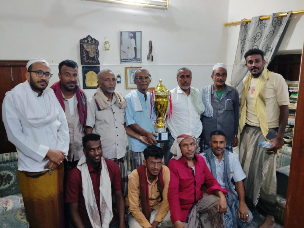 إدارة الأهلي بشبام تزور الصحفي علوي بن سميط إدارة الأهلي بشبام تزور الصحفي علوي بن سميط