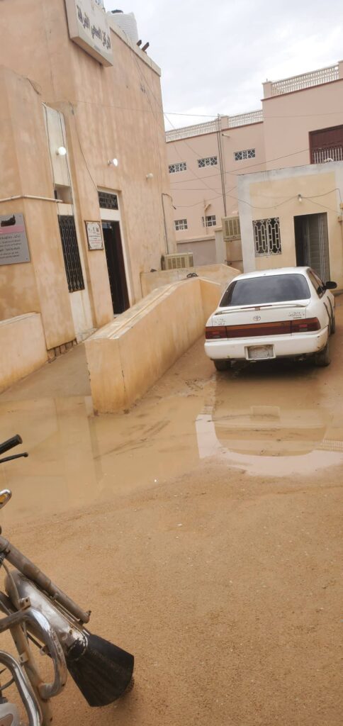 سيئون: المركز الصحي بالغرفة يصرخ ويستغيث في كل موسم للأمطار!! سيئون: المركز الصحي بالغرفة يصرخ ويستغيث في كل موسم للأمطار!!