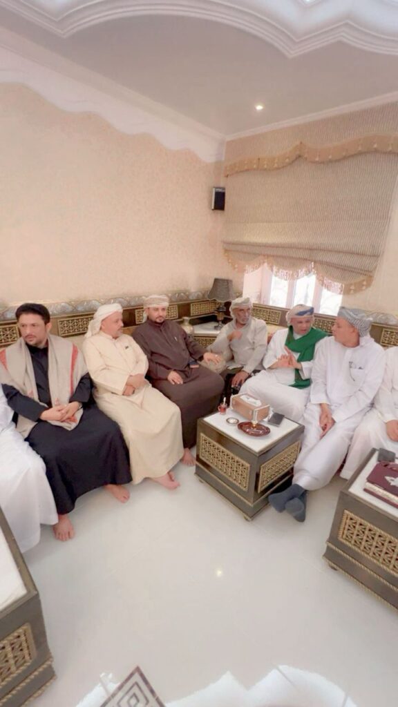 على شرف الشيخ سلطان بن زايد التميمي رئيس مصلحة شؤون القبائل.. المقدم صالح بن عائض العامري يقيم مأدبة غداء في بيته بمنطقة تاربة بمديرية سيئون على شرف الشيخ سلطان بن زايد التميمي رئيس مصلحة شؤون القبائل.. المقدم صالح بن عائض العامري يقيم مأدبة غداء في بيته بمنطقة تاربة بمديرية سيئون