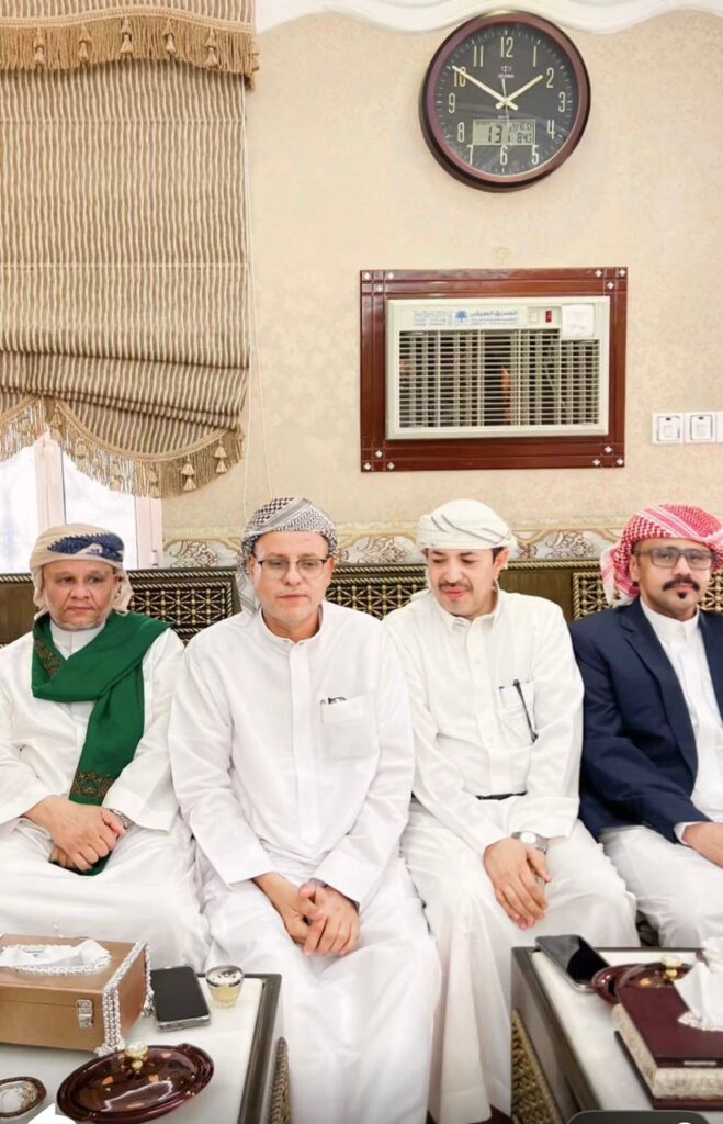 على شرف الشيخ سلطان بن زايد التميمي رئيس مصلحة شؤون القبائل.. المقدم صالح بن عائض العامري يقيم مأدبة غداء في بيته بمنطقة تاربة بمديرية سيئون على شرف الشيخ سلطان بن زايد التميمي رئيس مصلحة شؤون القبائل.. المقدم صالح بن عائض العامري يقيم مأدبة غداء في بيته بمنطقة تاربة بمديرية سيئون