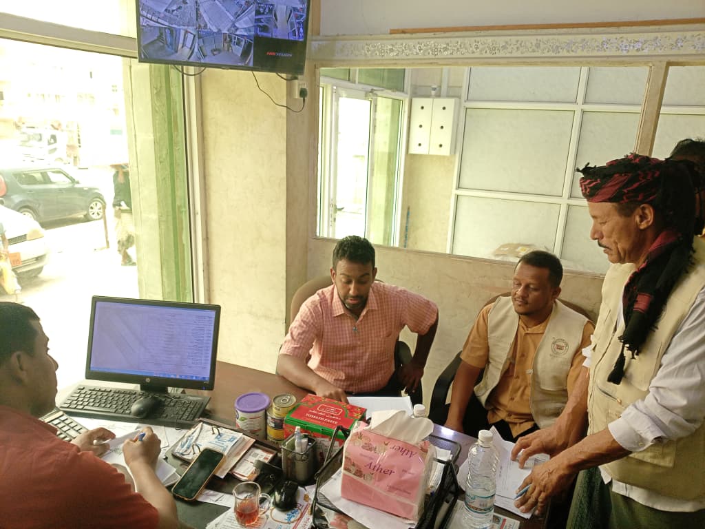 مدير مكتب الصناعة والتجارة بساحل حضرموت ينفذ نزولًا ميدانيًا لمراقبة الأسواق ومتابعة التغيرات السعرية. مدير مكتب الصناعة والتجارة بساحل حضرموت ينفذ نزولًا ميدانيًا لمراقبة الأسواق ومتابعة التغيرات السعرية.