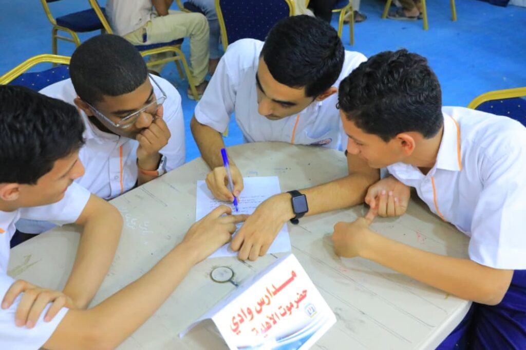 ثانوية الغرفة تحقق بطولة المسابقة العامة لثانويات البنين بمديرية سيئون، وثانوية الرواد الأهلية وصيفًا ثانوية الغرفة تحقق بطولة المسابقة العامة لثانويات البنين بمديرية سيئون، وثانوية الرواد الأهلية وصيفًا