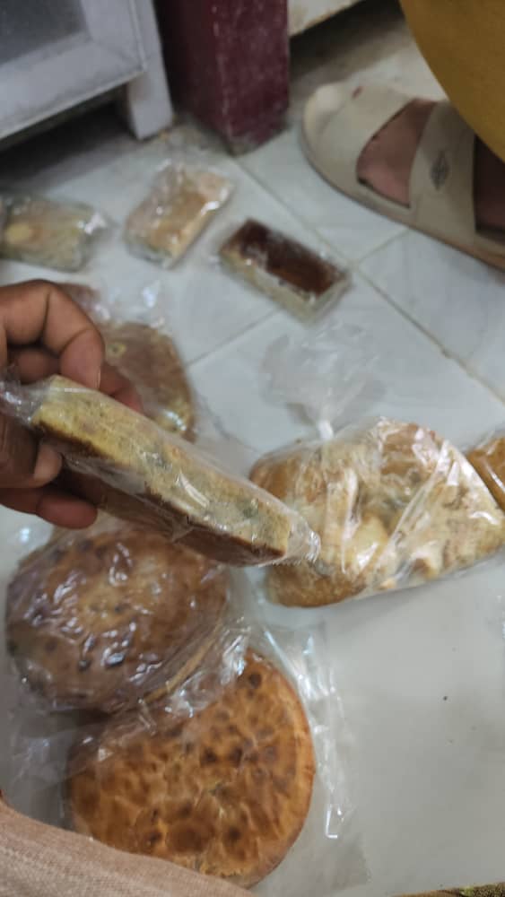 نزولات ميدانية مكثفة لمكتب الصناعة والتجارة بمدينة الشحر وضبط مواد منتهية الصلاحية. نزولات ميدانية مكثفة لمكتب الصناعة والتجارة بمدينة الشحر وضبط مواد منتهية الصلاحية.