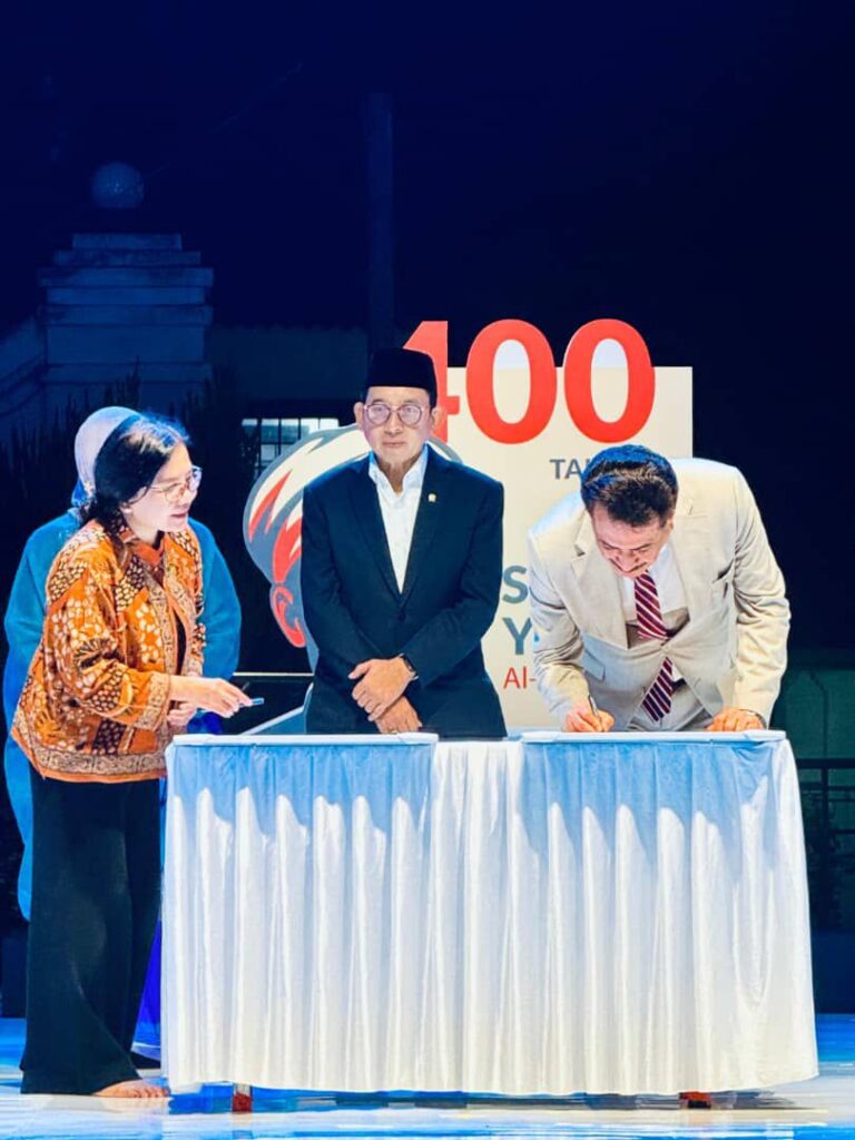 السفير بلفقيه يشارك في إحياء الذكرى الـ400 للشيخ يوسف الماكاساري ويؤكد عمق الروابط الثقافية اليمنية الإندونيسية السفير بلفقيه يشارك في إحياء الذكرى الـ400 للشيخ يوسف الماكاساري ويؤكد عمق الروابط الثقافية اليمنية الإندونيسية