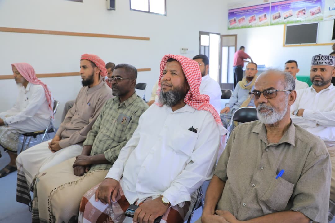 الوكيل بارباع يتلقي بقيادات القطاع الزراعي بوادي وصحراء حضرموت الوكيل بارباع يتلقي بقيادات القطاع الزراعي بوادي وصحراء حضرموت