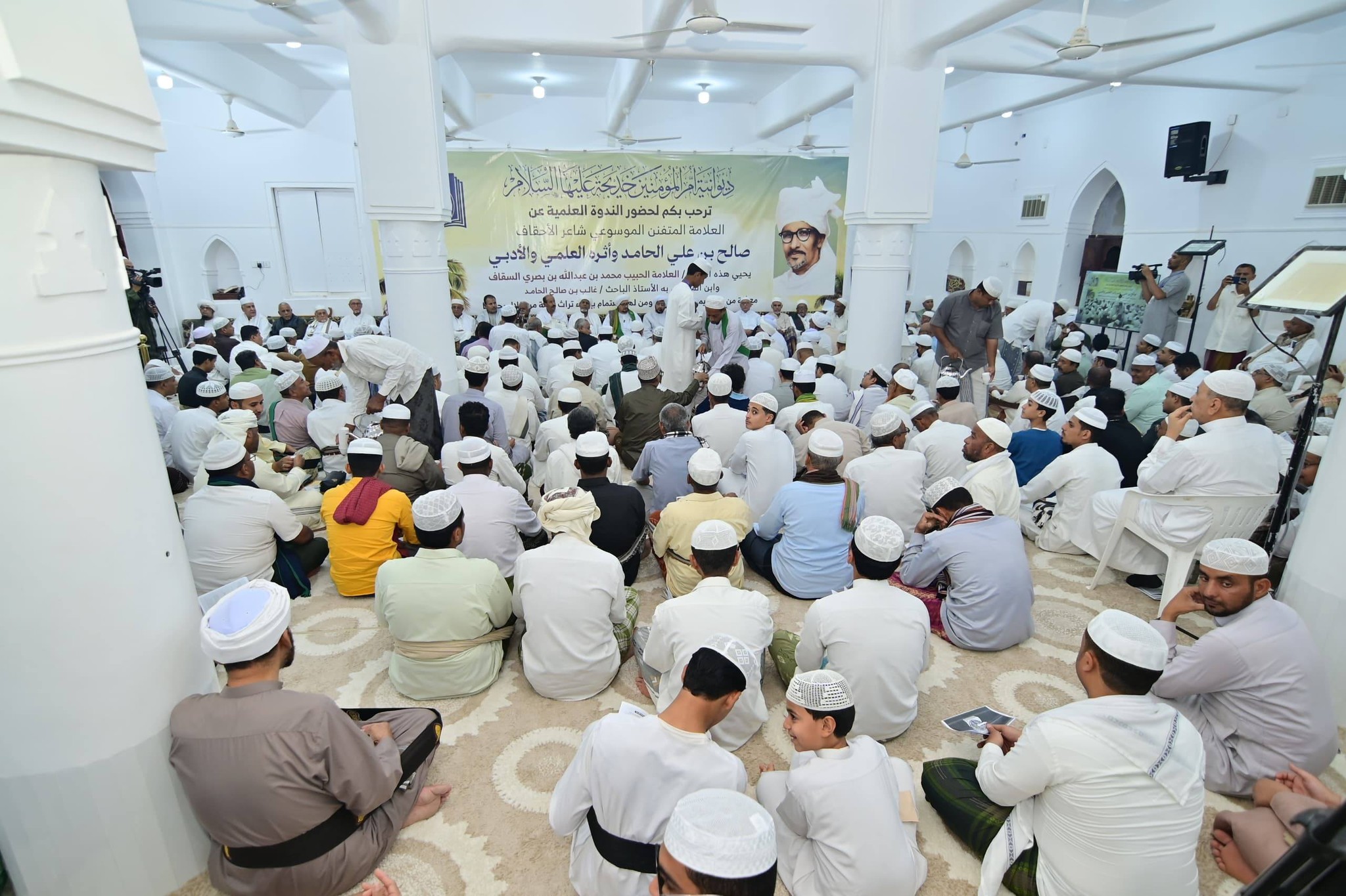 الوكيل بارباع يشهد ندوة علمية حول الأثر العلمي والأدبي للراحل صالح بن علي الحامد الوكيل بارباع يشهد ندوة علمية حول الأثر العلمي والأدبي للراحل صالح بن علي الحامد