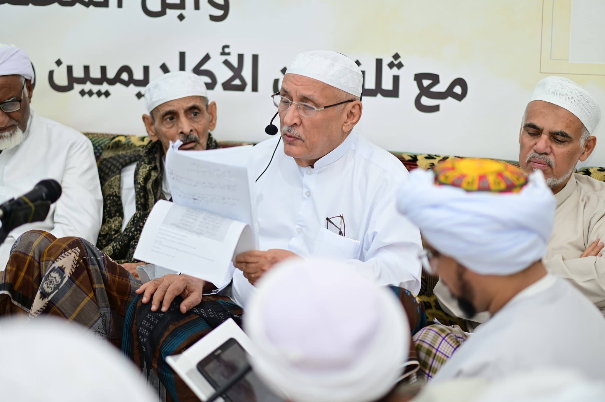 الوكيل بارباع يشهد ندوة علمية حول الأثر العلمي والأدبي للراحل صالح بن علي الحامد الوكيل بارباع يشهد ندوة علمية حول الأثر العلمي والأدبي للراحل صالح بن علي الحامد