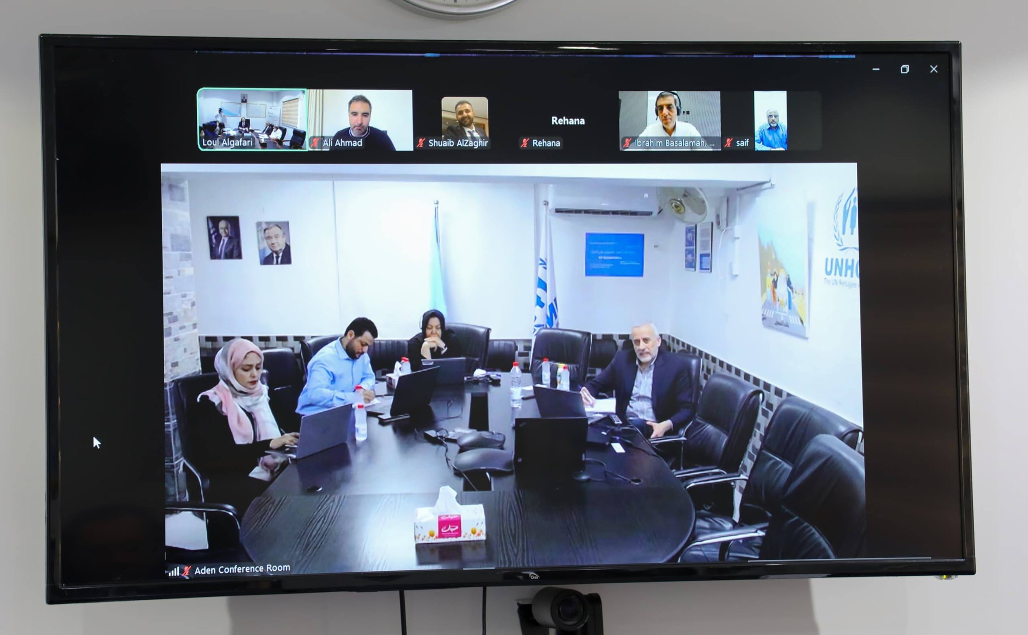 وزير الكهرباء يبحث مستجدات قطاع الكهرباء في عدن والمحافظات المحررة مع البنك الدولي - وزير الكهرباء يبحث مستجدات قطاع الكهرباء في عدن والمحافظات المحررة مع البنك الدولي -