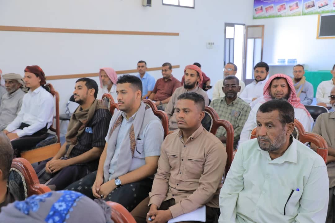 الوكيل بارباع يتلقي بقيادات القطاع الزراعي بوادي وصحراء حضرموت الوكيل بارباع يتلقي بقيادات القطاع الزراعي بوادي وصحراء حضرموت