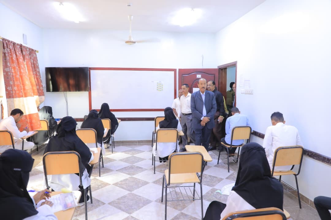 وكيل محافظة حضرموت يدشن امتحانات نهاية العام بمعهد الدكتور أمين ناشر العالي للعلوم الصحية فرع سيئون وكيل محافظة حضرموت يدشن امتحانات نهاية العام بمعهد الدكتور أمين ناشر العالي للعلوم الصحية فرع سيئون