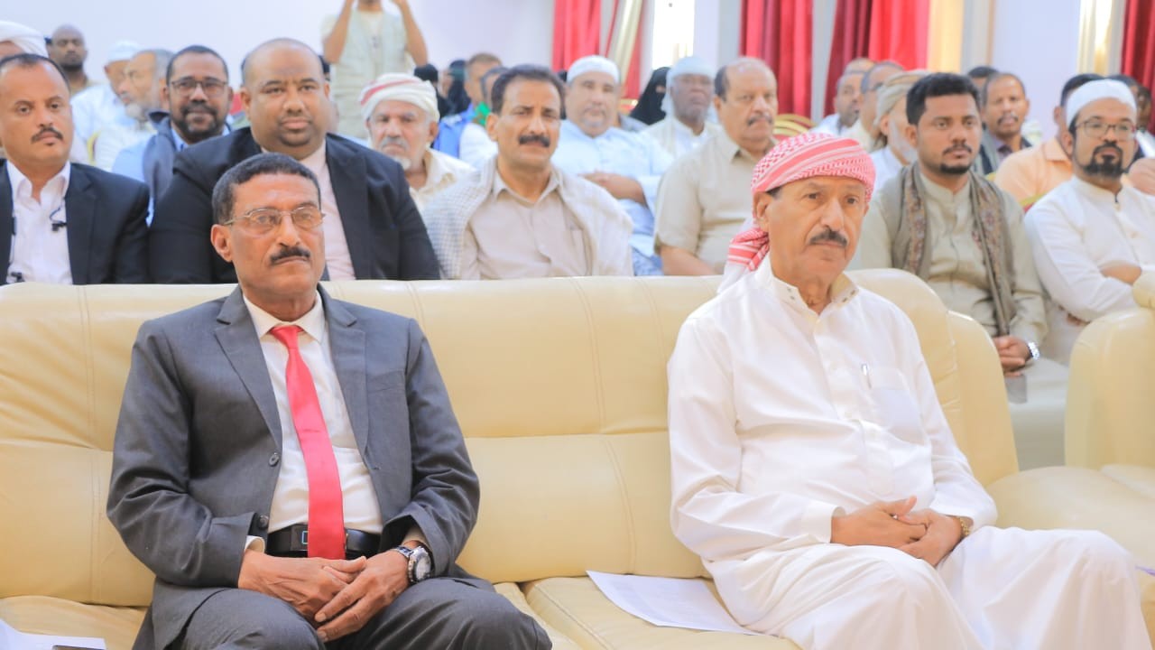 وكيل محافظة حضرموت يدشّن ورشة عمل بتريم حول حوادث الطرقات وتعزيز السلامة المرورية وكيل محافظة حضرموت يدشّن ورشة عمل بتريم حول حوادث الطرقات وتعزيز السلامة المرورية
