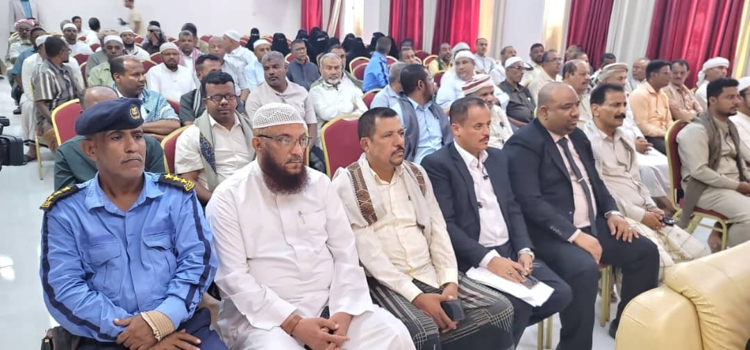 وكيل محافظة حضرموت يدشّن ورشة عمل بتريم حول حوادث الطرقات وتعزيز السلامة المرورية وكيل محافظة حضرموت يدشّن ورشة عمل بتريم حول حوادث الطرقات وتعزيز السلامة المرورية