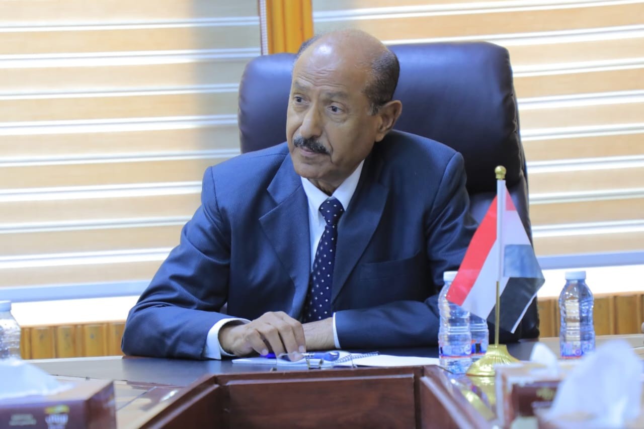 وكيل وادي حضرموت يلتقي لجنة الموازين المحورية ويؤكد دعم تنفيذ النظام الوطني لضبط الأوزان وكيل وادي حضرموت يلتقي لجنة الموازين المحورية ويؤكد دعم تنفيذ النظام الوطني لضبط الأوزان