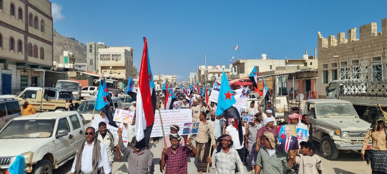 انتقالي سقطرى ينظم فعالية جماهيرية حاشدة تضامنًا مع حضرموت وتنديدًا بتدهور الخدمات انتقالي سقطرى ينظم فعالية جماهيرية حاشدة تضامنًا مع حضرموت وتنديدًا بتدهور الخدمات