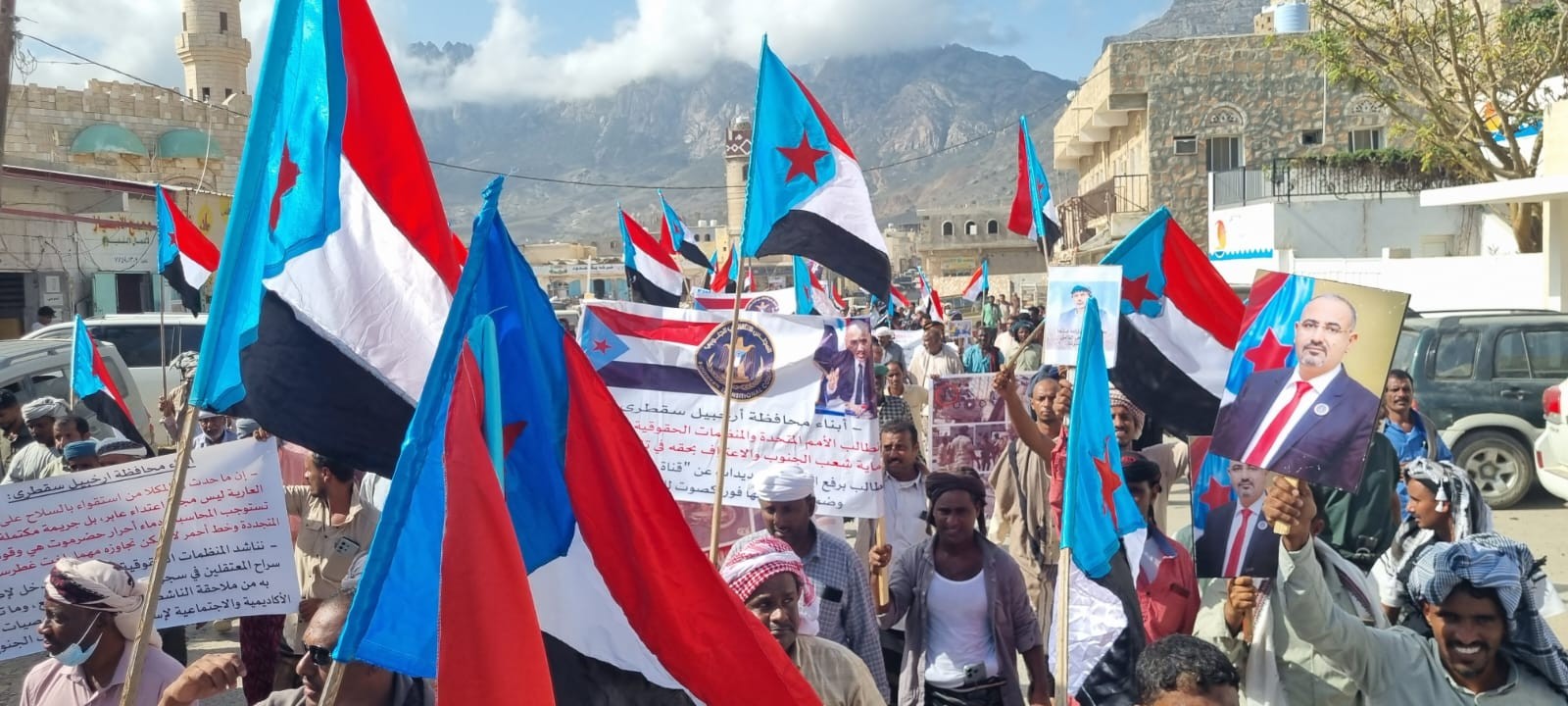 انتقالي سقطرى ينظم فعالية جماهيرية حاشدة تضامنًا مع حضرموت وتنديدًا بتدهور الخدمات انتقالي سقطرى ينظم فعالية جماهيرية حاشدة تضامنًا مع حضرموت وتنديدًا بتدهور الخدمات